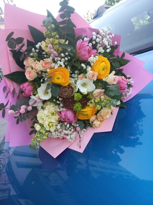 Buchet Yellow Ranunculus - imagine 3