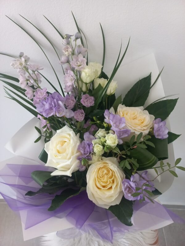 Buchet White and Purple