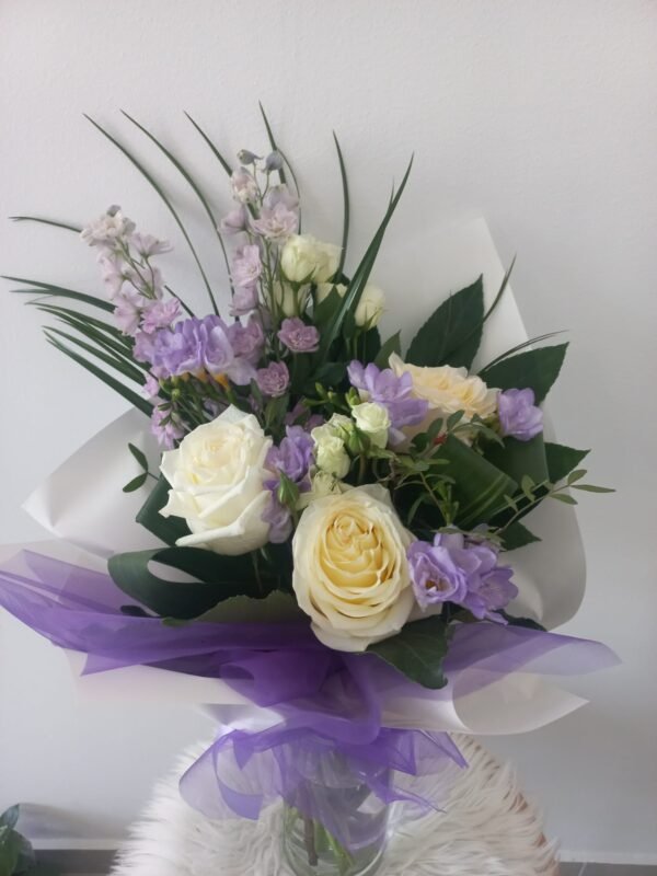 Buchet White and Purple - imagine 2
