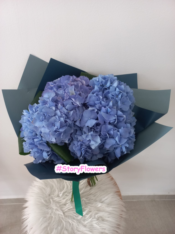 Buchet cu hortensii albastre