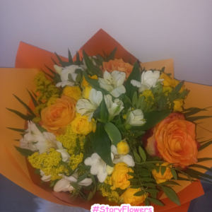 Buchet cu trandafiri, solidago și frezii