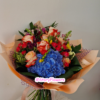 Buchet cu hortensie albastră și trandafiri bicolori - imagine 3