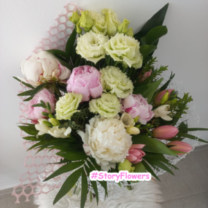 Buchet cu bujori, eustoma și lalele