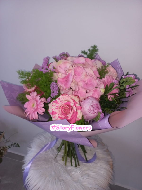 Buchet cu hortensie,bujori și trandafiri - imagine 2