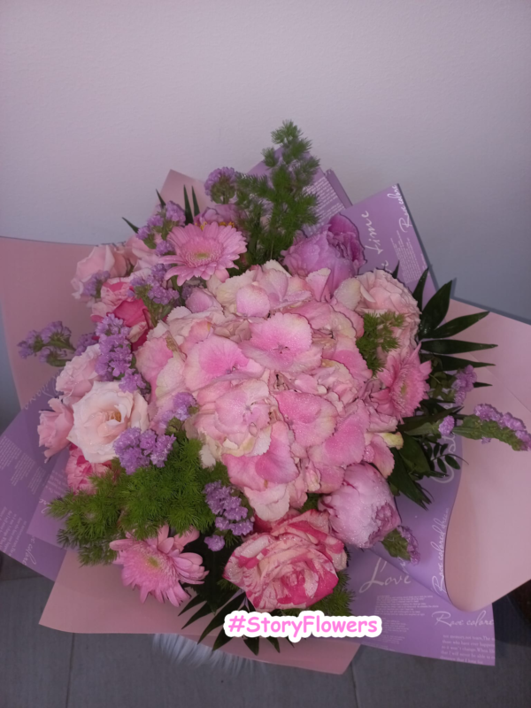 Buchet cu hortensie,bujori și trandafiri - imagine 5