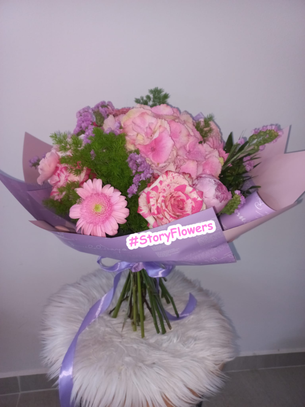 Buchet cu hortensie,bujori și trandafiri - imagine 3