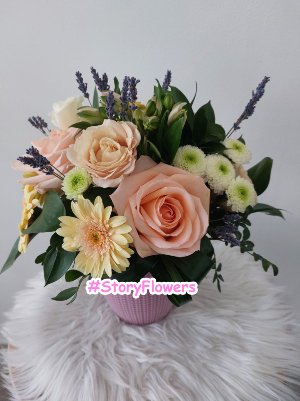 Aranjament floral cu trandafiri și Gerbera - imagine 2