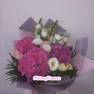 Buchet cu hortensie,trandafiri și anthrrinum