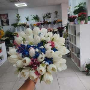Buchet cununie lalele albe și gypsofilla