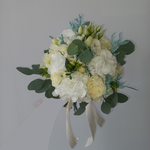 Buchet mireasă / nașă cu hortensie albă și limonium bleu