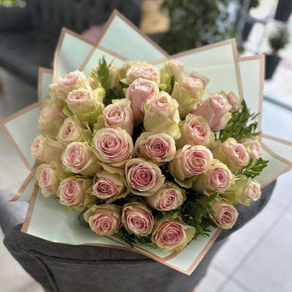 Buchet 35 trandafiri roz - imagine 4
