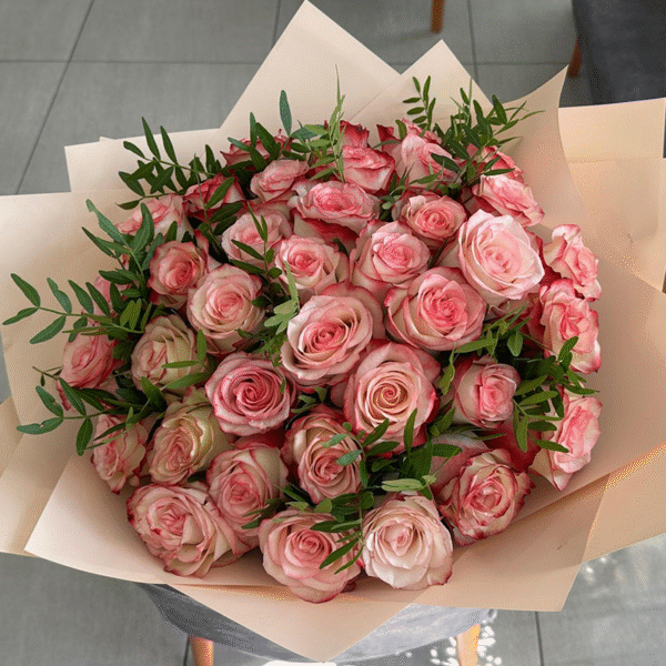 Buchet 39 trandafiri bicolori - imagine 2