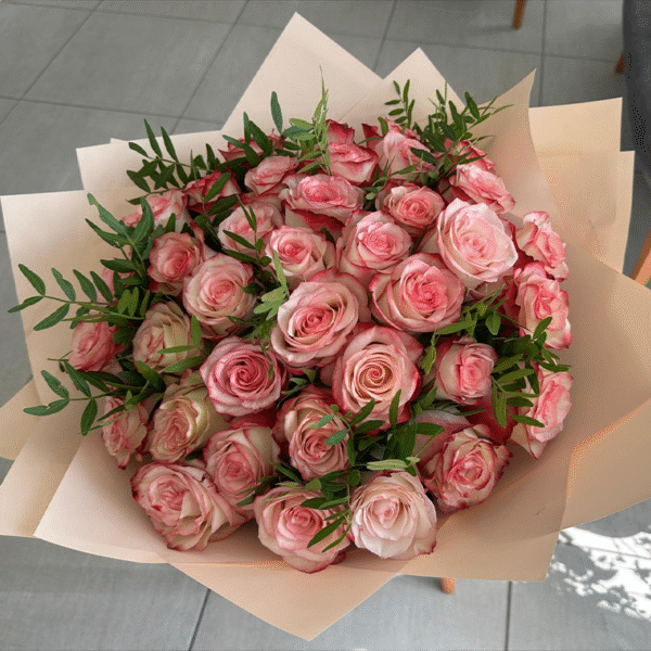 Buchet 39 trandafiri bicolori